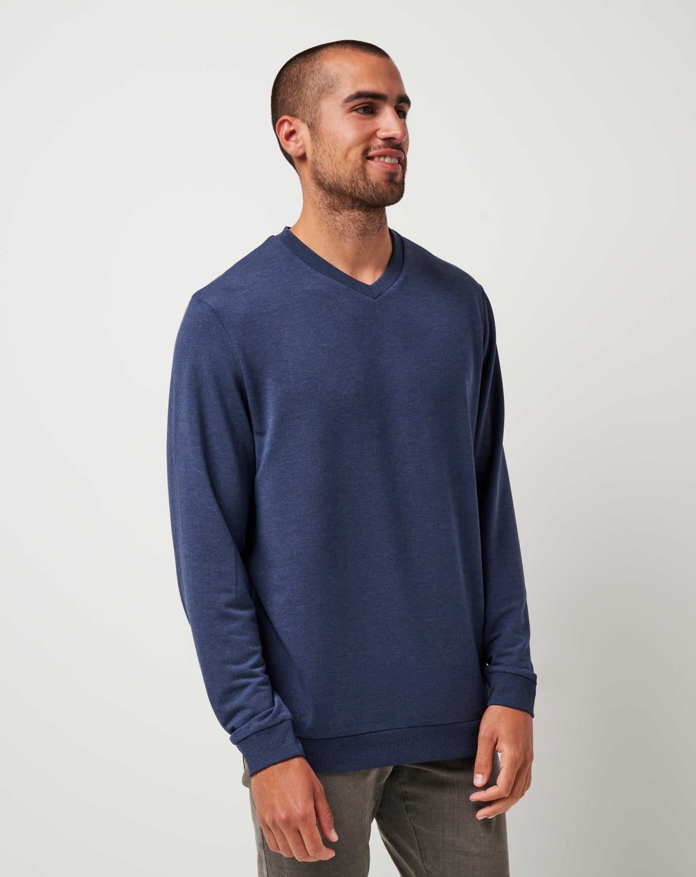 TravisMathew | Amenities V-Neck Crew - Heather Blue Nights