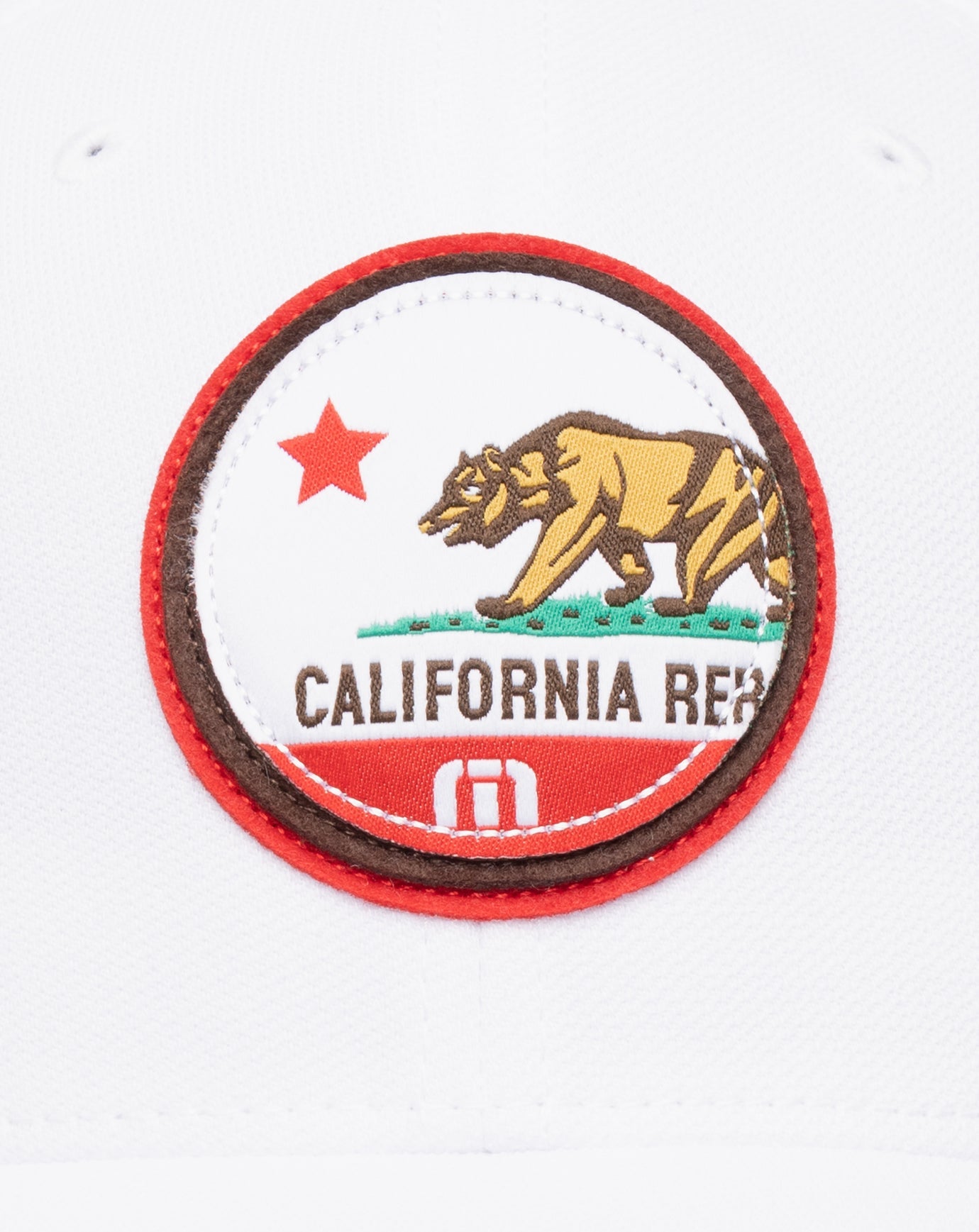 TravisMathew | Cali Patch 3.0 Fitted Hat - White