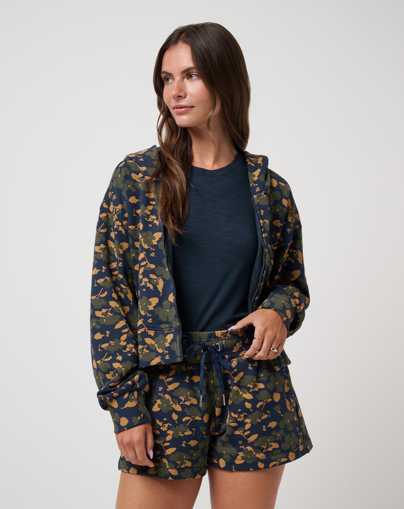 TravisMathew | Cloud Fleece Printed Hoodie - Navy Blazer Floral Multi