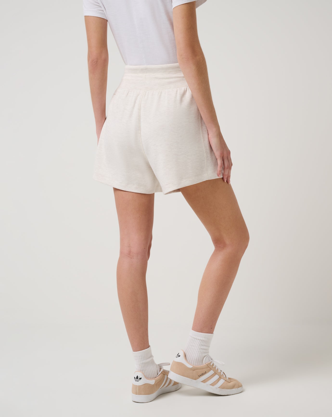 TravisMathew | Skyloft Soft Tie Short - Heather Brazillian Sand