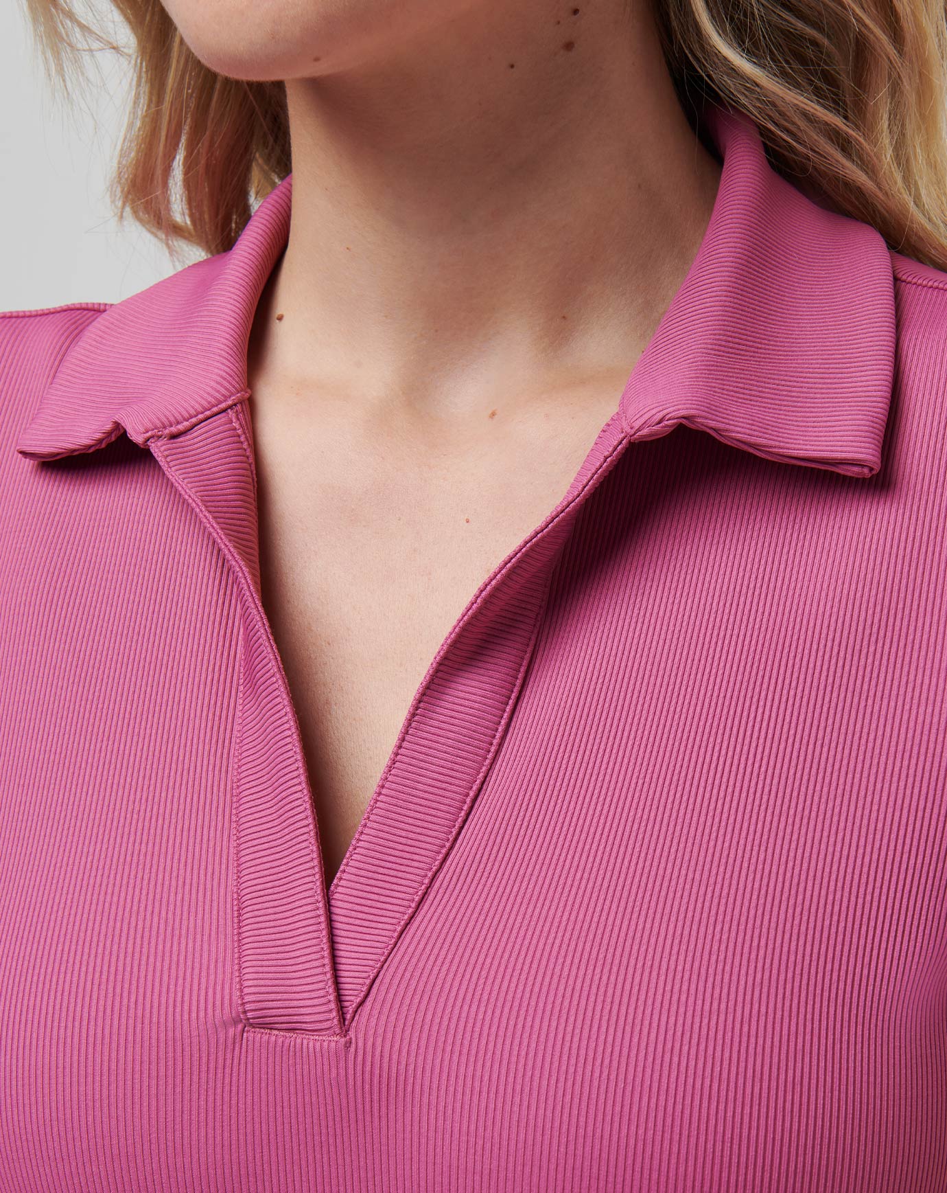 TravisMathew | Moveknit Vneck Polo - Red Violet